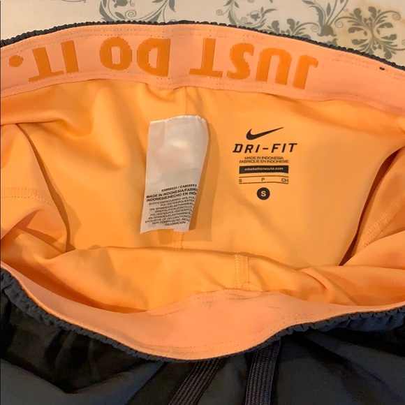 Nike shorts size s - Picture 3 of 5
